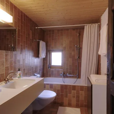 Charmant Appartement Avec Cachet De L'Ancien Bagnes Exterior foto